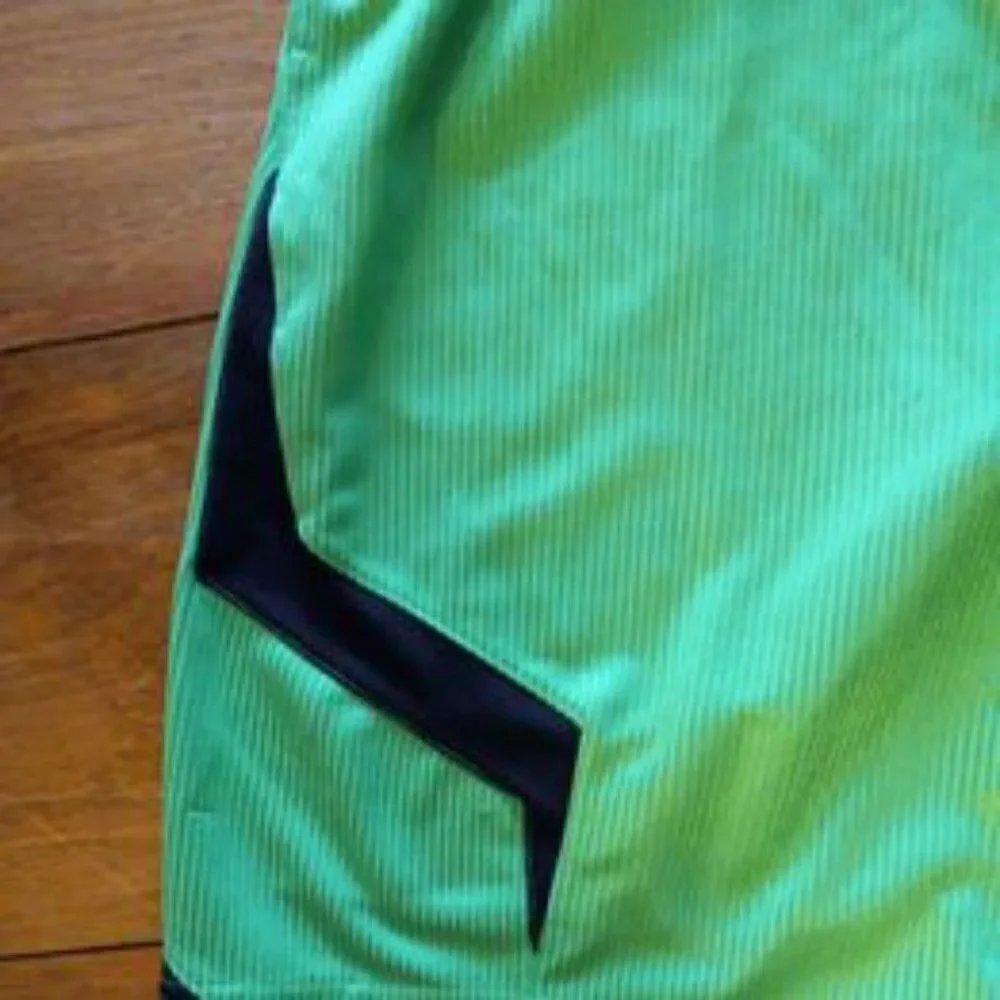 Under Armour Mens Loose Basketball Shorts Med Neon Green.
